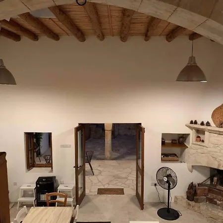 Thalassovouni Traditional House In The Center Of The Village Vouni