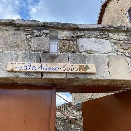 Thalassovouni Traditional House In The Center Of The Village Vouni