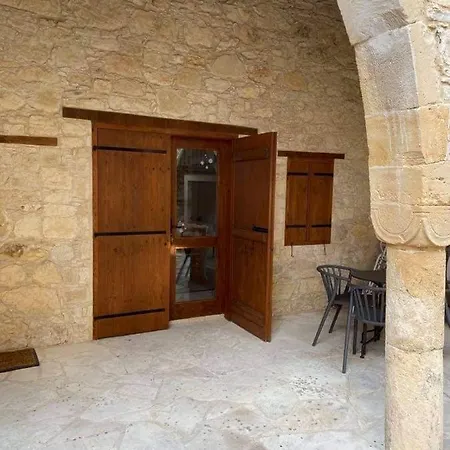 Thalassovouni Traditional House In The Center Of The Village * Vouni